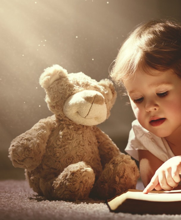 Kind beim Lesen