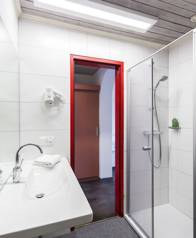 Helles Badezimmer